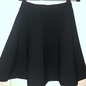 Stretchy black skirt